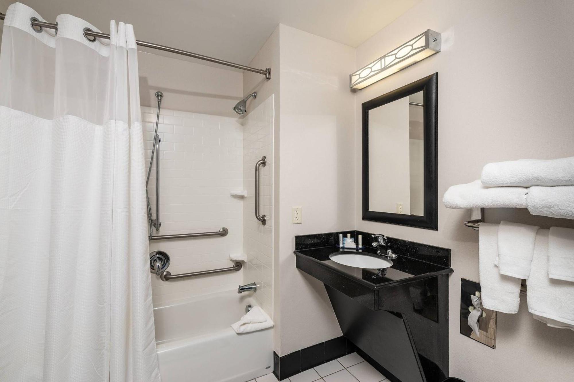 Fairfield Inn & Suites By Marriott Philadelphia Valley Forge/Great Valley Berwyn Buitenkant foto